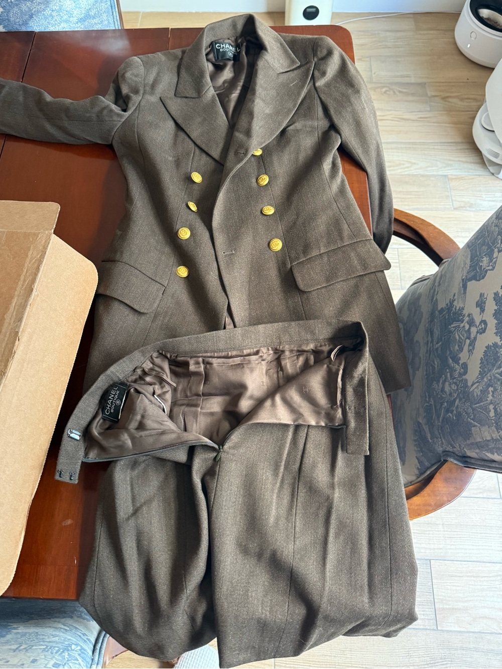CHANEL Brown Double-Breasted Blazer & Skirt Set, Gold Buttons (Approx Size 2/4) - Picture 6 of 7